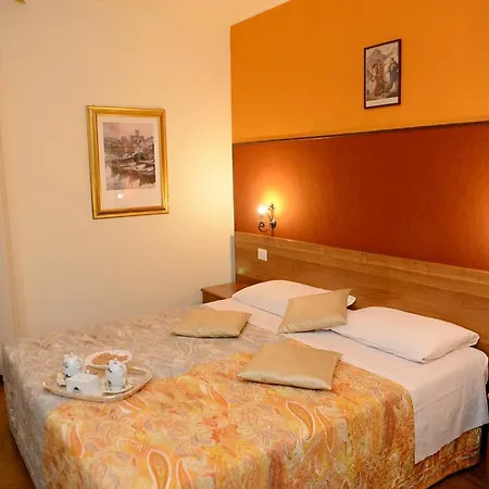 Hotel Altavilla 2*